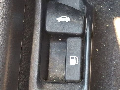 Used 2025 Toyota Corolla LE image 27