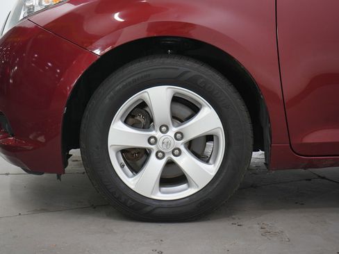 Used 2016 Toyota Sienna L FWD image 29
