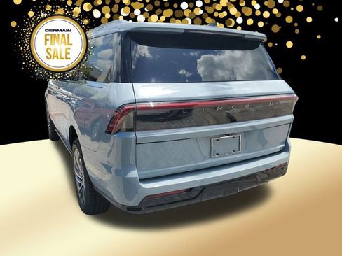 New 2025 Lincoln Navigator Reserve image 8
