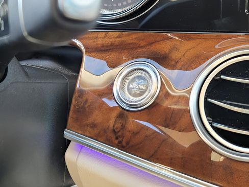 Used 2018 Mercedes-Benz E 300 image 25