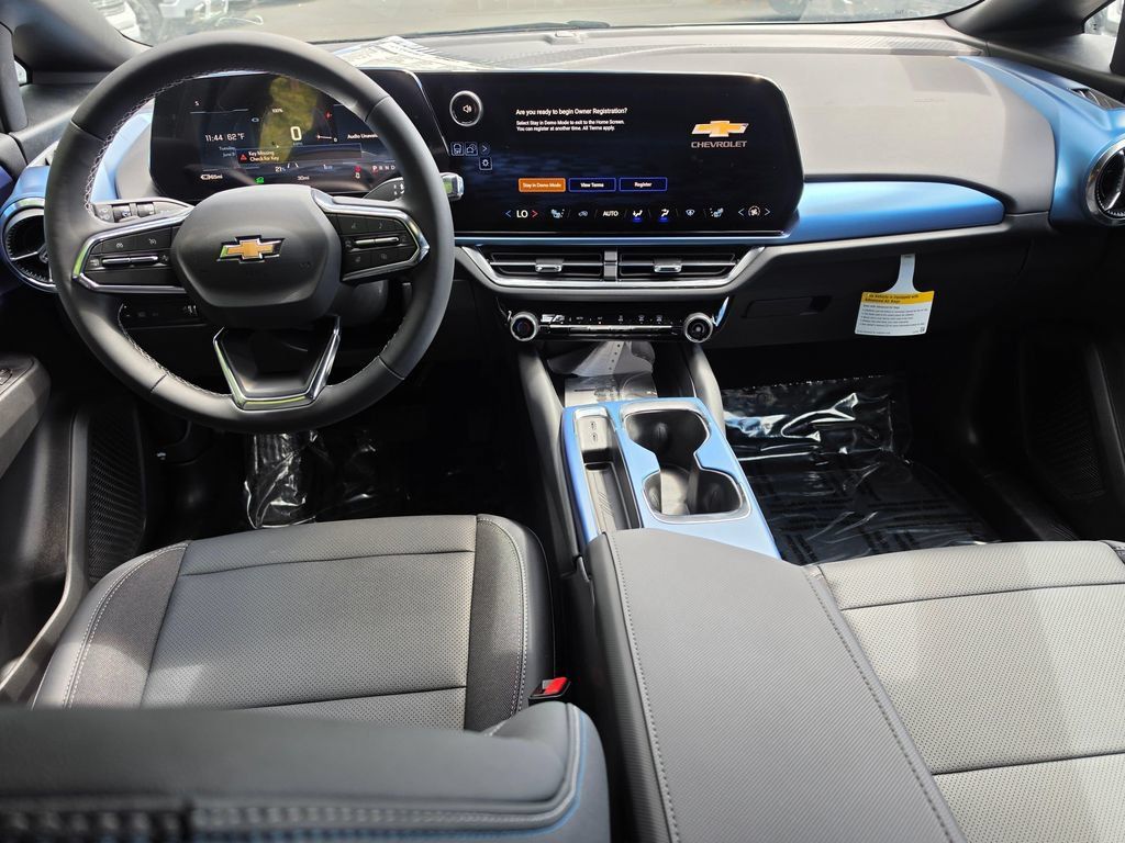 New 2026 Chevrolet Equinox EV LT AWD/4WD image 17