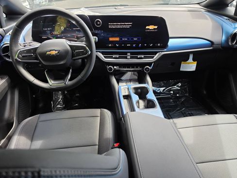 New 2026 Chevrolet Equinox EV LT AWD/4WD image 17