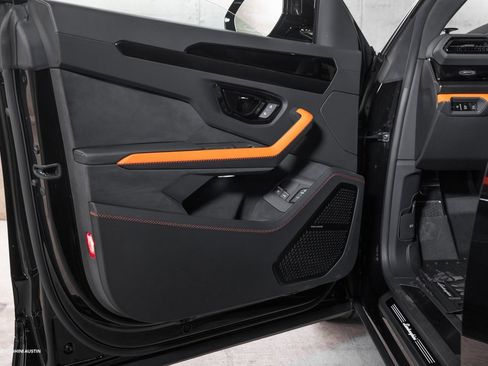 Used 2025 Lamborghini Urus SE image 20