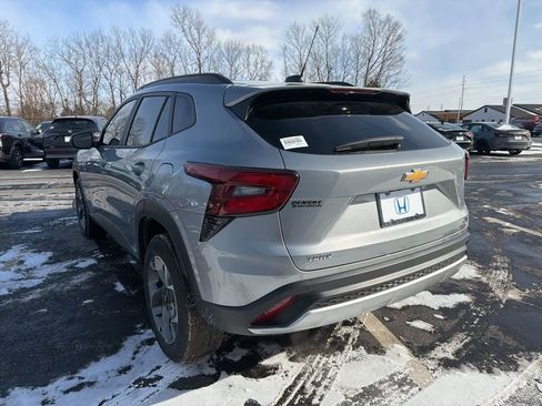 Used 2024 Chevrolet Trax LT w/ Driver Confidence Package image 3