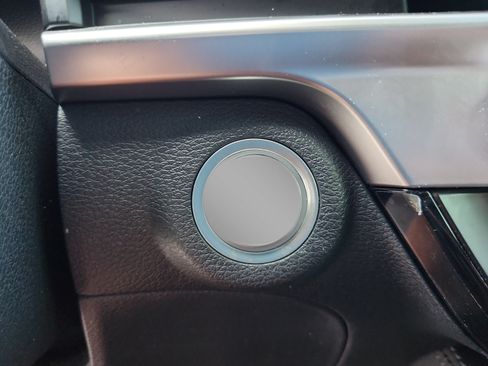 Used 2024 Kia Telluride EX w/ EX Captain's Chair Package FWD image 26