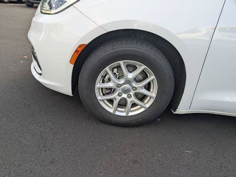 Certified 2022 Chrysler Pacifica Touring-L FWD image 9