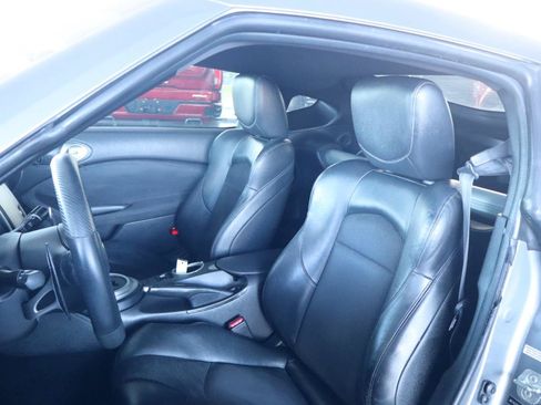 Used 2014 Nissan 370Z Touring RWD image 16