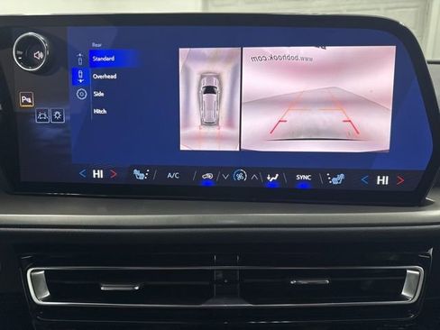 New 2026 Chevrolet Traverse LT w/ Sun and Wheel Package image 17