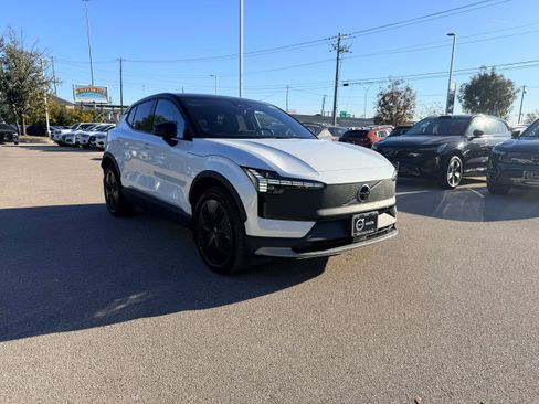 New 2026 Volvo EX30 Cross Country Ultra image 7