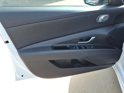 New 2026 Hyundai Elantra SE FWD image 19