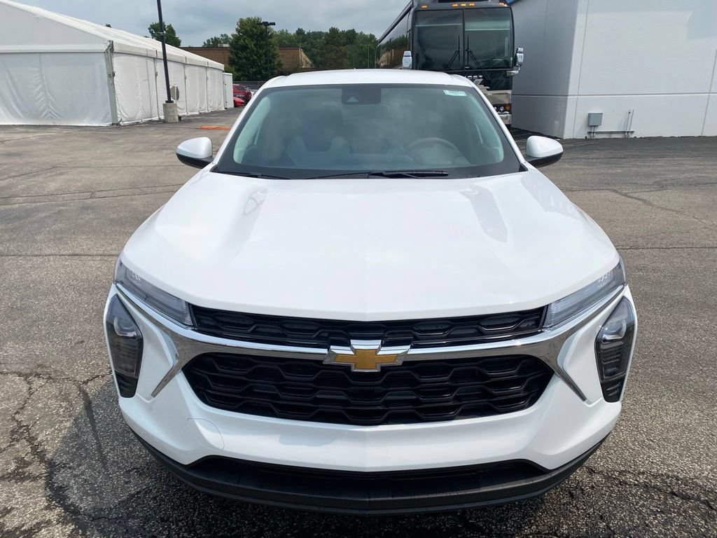 New 2026 Chevrolet Trax LS w/ LS Convenience Package FWD image 2