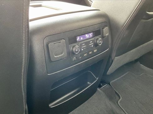 Used 2019 GMC Yukon XL SLT w/ Premium Edition image 25