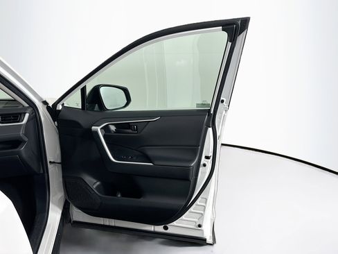 Used 2024 Toyota RAV4 LE image 31