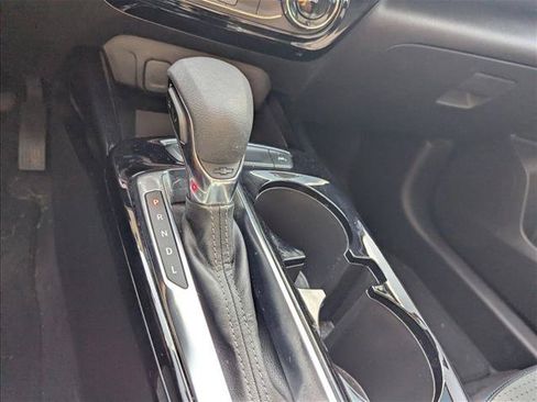 Used 2025 Chevrolet Trax LT FWD image 8