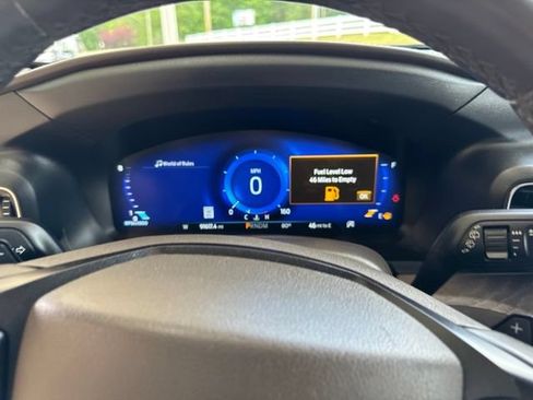 Used 2020 Ford Explorer Platinum w/ Premium Technology Package AWD/4WD image 16
