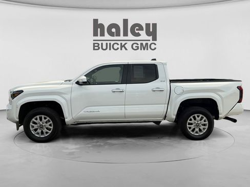 Used 2025 Toyota Tacoma SR5 AWD/4WD image 2