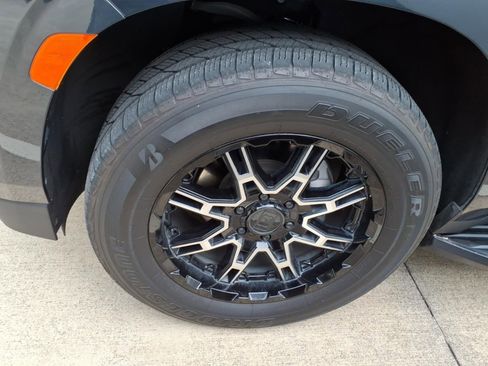 Used 2022 Chevrolet Tahoe LT w/ LT Signature Package image 5