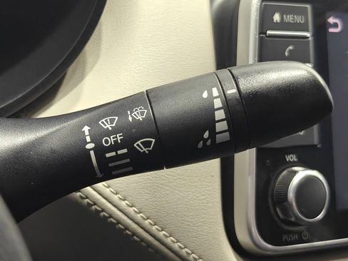 Used 2020 Nissan Versa SV FWD image 34
