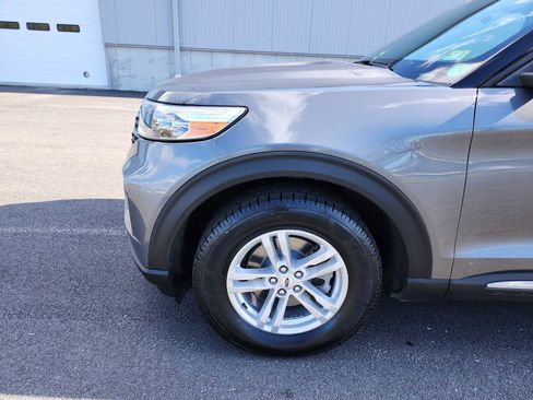 Used 2023 Ford Explorer XLT AWD/4WD image 10