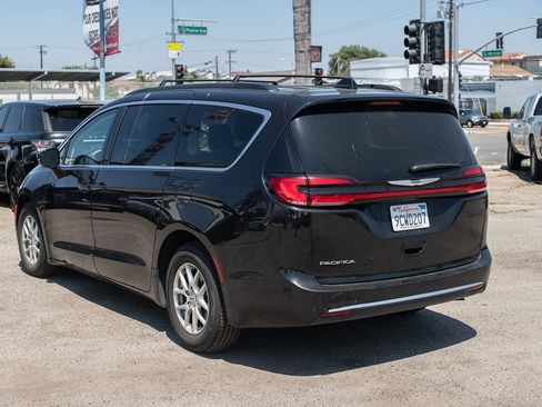 Used 2022 Chrysler Pacifica Touring-L image 7