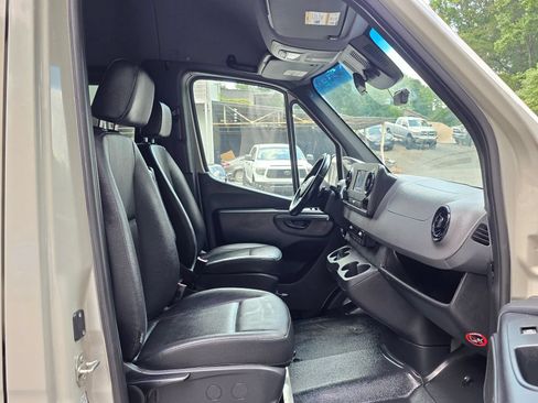 Used 2022 Mercedes-Benz Sprinter 2500 w/ Parking Package image 34