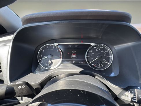 Used 2023 Nissan Rogue SV image 12