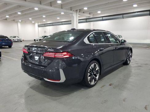 Used 2024 BMW 530i image 3