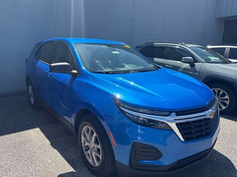 Used 2024 Chevrolet Equinox LS w/ LS Convenience Package FWD image 3