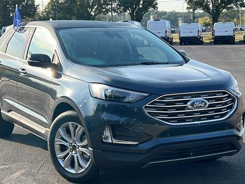 Certified 2024 Ford Edge Titanium image 2