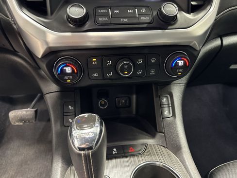 Used 2018 GMC Acadia SLT FWD image 14