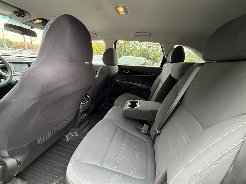 Used 2019 Kia Sorento AWD V6 image 16