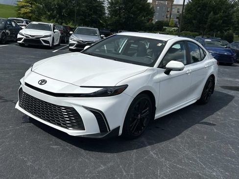Used 2025 Toyota Camry SE w/ Convenience Package FWD image 8