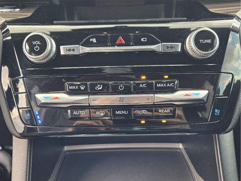 Used 2022 Ford Explorer Limited w/ Equipment Group 301A RWD image 17