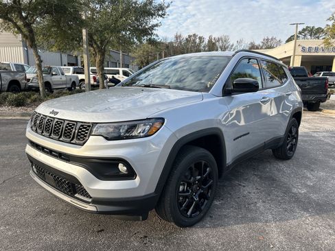 New 2026 Jeep Compass Latitude image 3