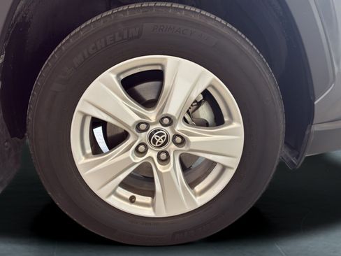 Used 2021 Toyota RAV4 XLE FWD image 40