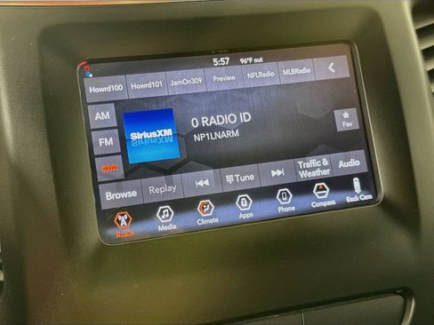 Used 2019 Jeep Cherokee Latitude Plus FWD image 17