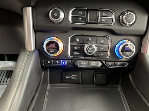 Used 2023 GMC Yukon SLT image 19