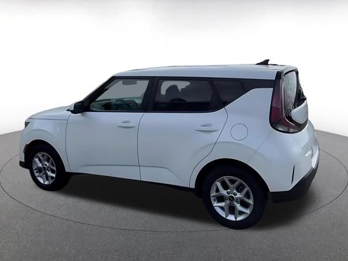 Used 2025 Kia Soul LX w/ LX Technology Package FWD image 9