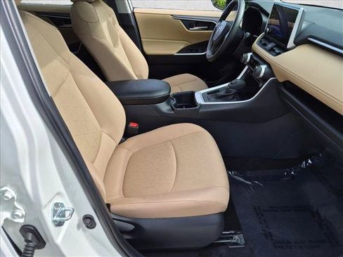 Used 2025 Toyota RAV4 XLE FWD image 19