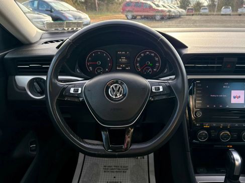 Used 2022 Volkswagen Passat 2.0T SE image 32