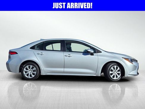 Used 2024 Toyota Corolla LE FWD image 3