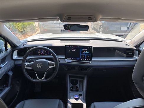 Used 2026 Volkswagen Tiguan SE FWD image 34