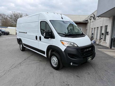 Used 2025 RAM ProMaster 2500 w/ Convenience Group image 5
