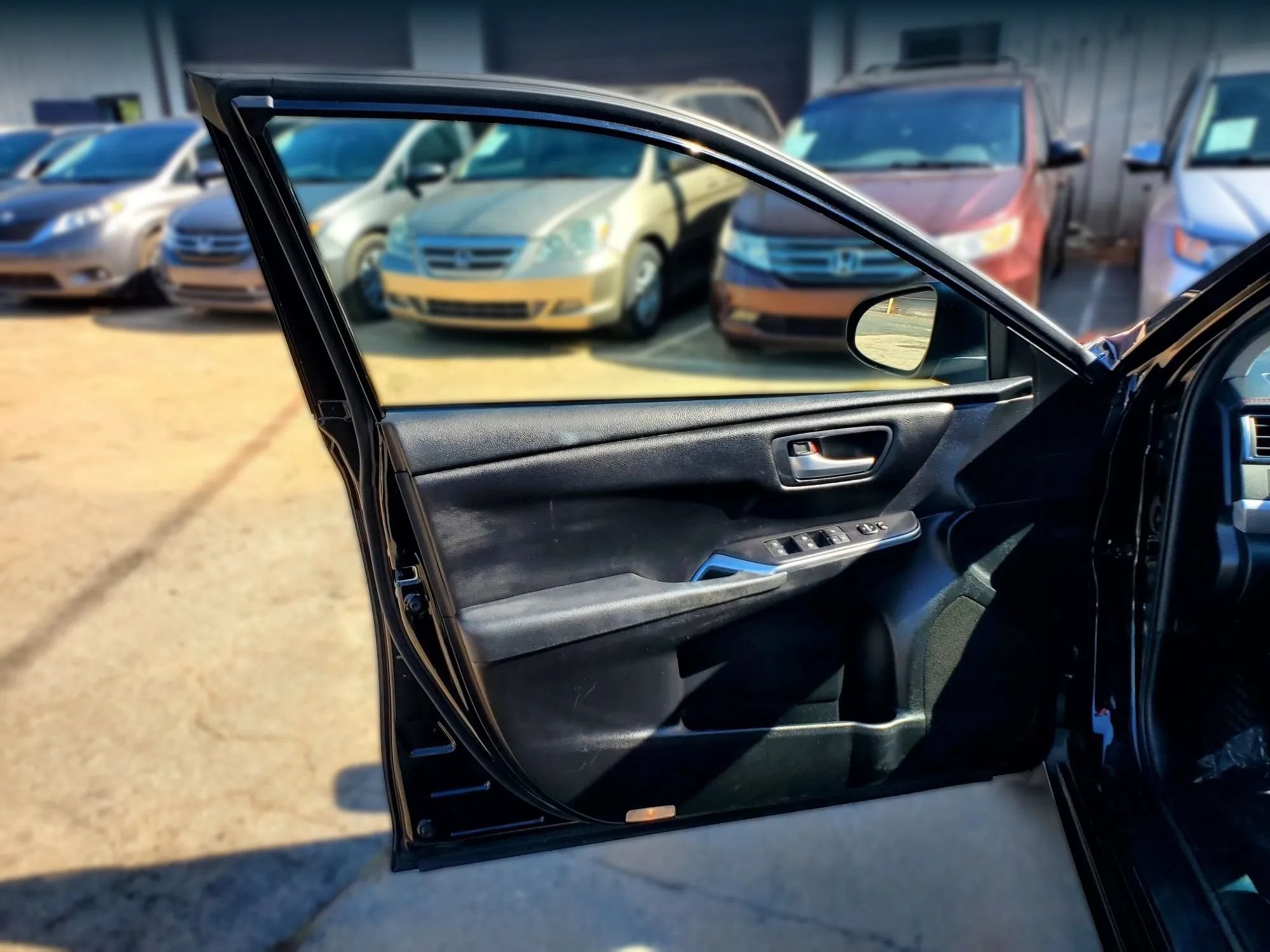 Used 2016 Toyota Camry SE FWD image 19