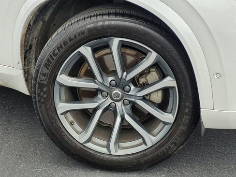 Used 2017 Volvo XC90 T6 Momentum w/ Vision Package image 10