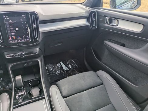 New 2026 Volvo XC40 B5 Ultra w/ Protection Package Premier image 18