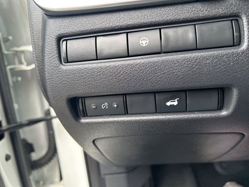 Certified 2023 Nissan Rogue SV w/ SV Premium Package image 19