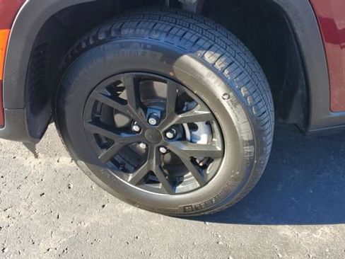 Certified 2024 Jeep Grand Cherokee L Altitude image 3