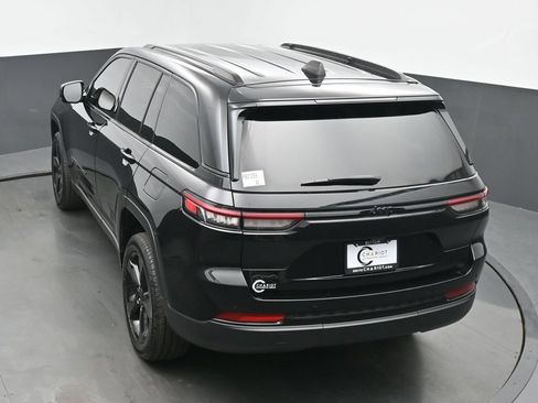 Used 2023 Jeep Grand Cherokee Altitude AWD/4WD image 38
