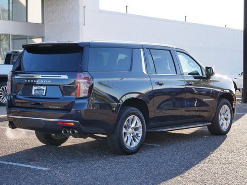 Used 2023 Chevrolet Suburban Premier AWD/4WD image 3